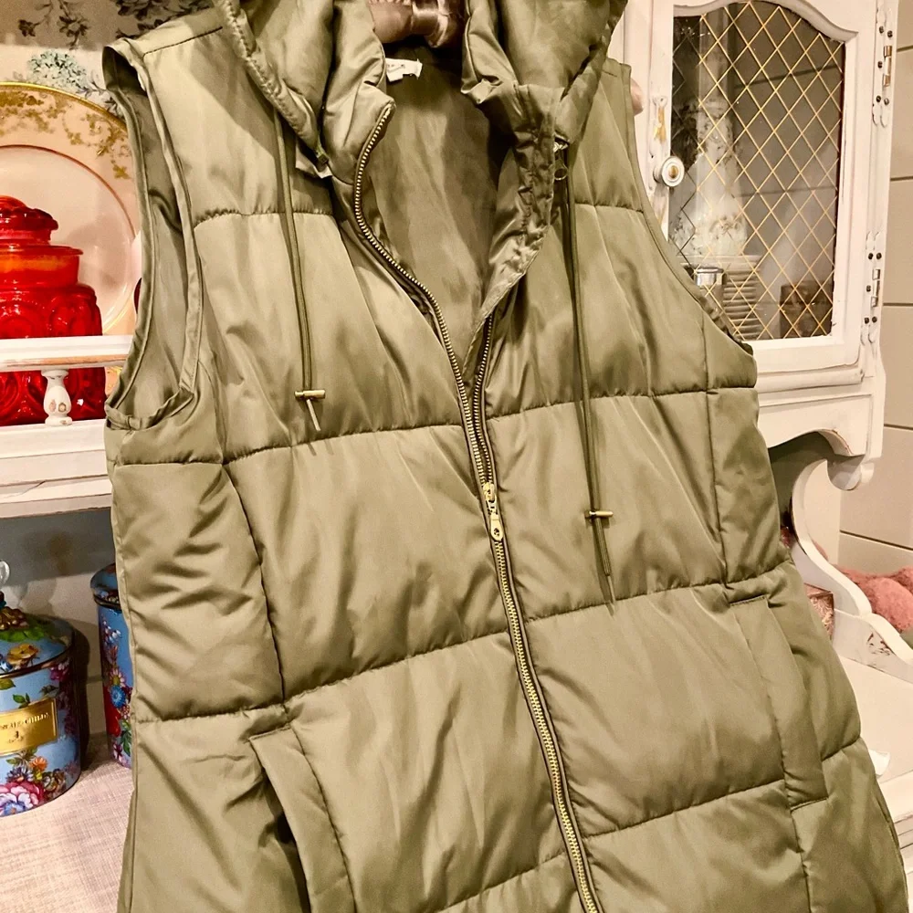 Olive Green Puffer Vest mid size. - Picture 2 of 9